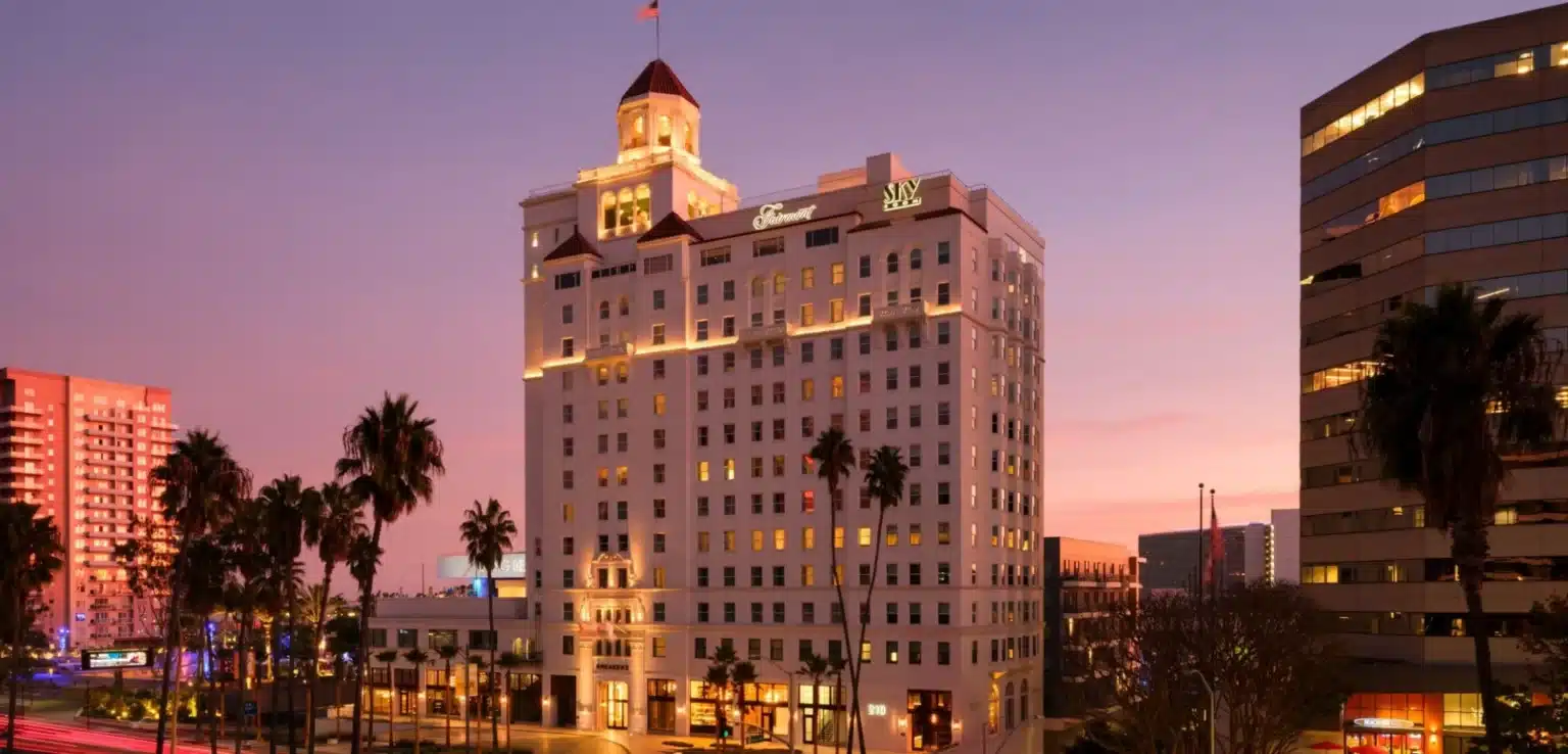 LBC-Exterior-Night-1920x922 - DoorTwo